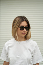 تحميل الصورة إلى عارض المعرض، LEONA