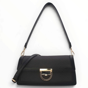 SUL EXTRAS Tom & Eva Riviera black shoulder bag with straw-effect texture, gold-tone clasp, and detachable straps.