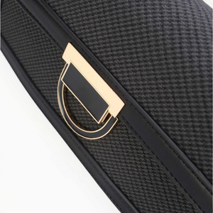 SUL EXTRAS Tom & Eva Riviera shoulder bag featuring a black straw-effect texture and polished gold-tone clasp detail