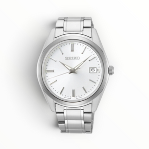 SUL EXTRAS Seiko Essentials Classic men's watch with a silver sunray dial, stainless steel bracelet, and date window.