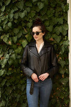 تحميل الصورة إلى عارض المعرض، Premium Sefsan Yang designer sunglasses with handcrafted acetate frame, polarized CR39 lenses, intellectual style, and comfortable unisex fit front view