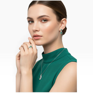 SUL EXTRAS emerald-inspired jewelry set featuring a halo pendant, pear drop earrings, and ring in rhodium-plated silver