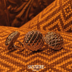 SUL EXTRAS Madras Rhodum jewelry set featuring a textured, quilted-pattern rhodium-plated ring and matching earrings.