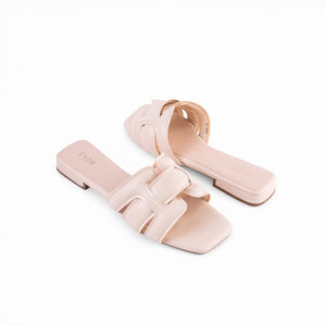 SUL EXTRAS nude lattice slide sandals with a square toe and interwoven strap design for a sophisticated summer look.