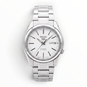 SUL EXTRAS Seiko 5 SNKL41J1 automatic watch with a sunburst silver dial, stainless steel case, and bracelet.