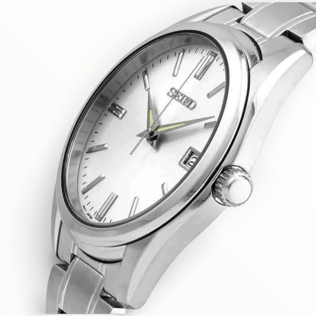 SUL EXTRAS Seiko Essentials Classic men's watch with a silver sunray dial, stainless steel case, and bracelet.