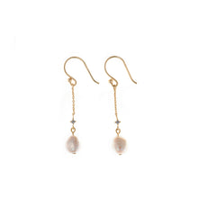 Load image into Gallery viewer, EARRING SILVER PLATED GOLD FRESH WATER PEARL
