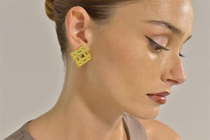 EARRING METAL PLATED GOLD DIAMOND TARTAN LOCK