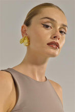 تحميل الصورة إلى عارض المعرض، EARRING METAL PLATED GOLD DROP LINES
