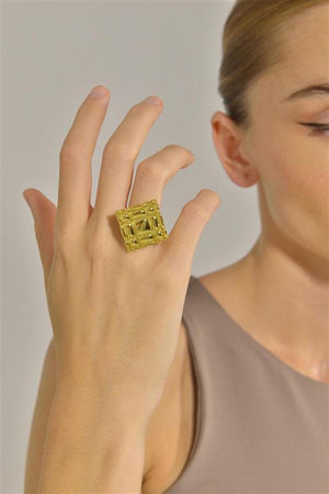 RING METAL PLATED GOLD SQUARE TARTAN