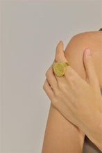 تحميل الصورة إلى عارض المعرض، RING METAL PLATED GOLD CIRCLE BALLS
