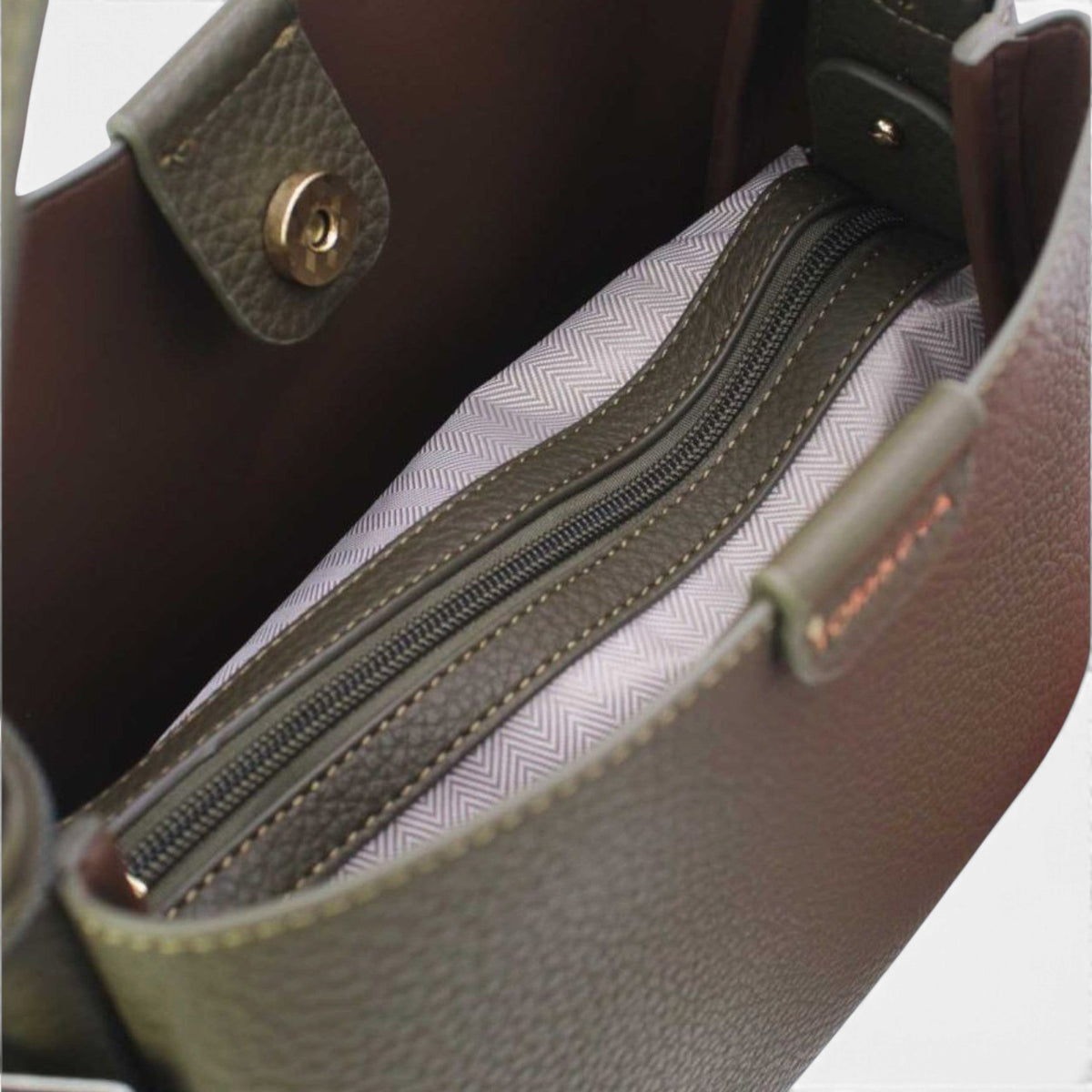 SUL EXTRAS Tom & Eva Noémie olive green grained bucket bag with interior zipped pouch and magnetic closure