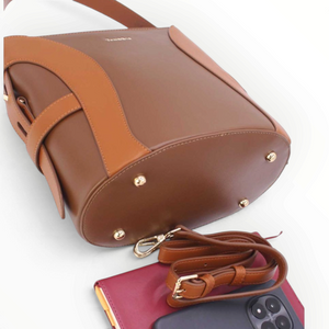 SUL EXTRAS Tom & Eva bucket bag in brown synthetic leather with metal feet, shoulder strap, and interior pockets