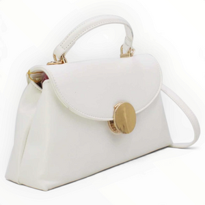 SUL EXTRAS Tom & Eva white structured handbag with a gold-tone circular clasp, top handle, and shoulder strap.