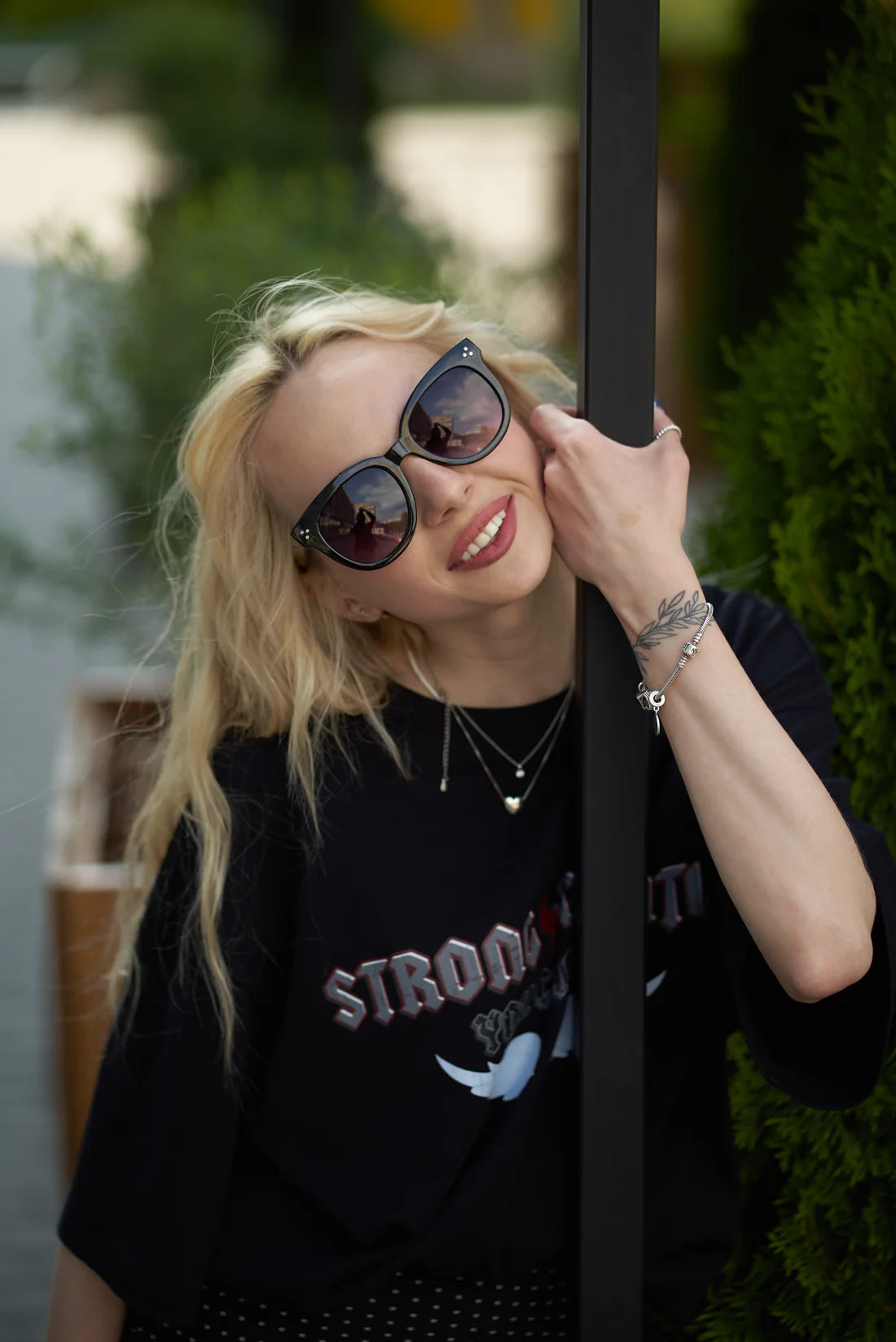 Sefsan BOBA sunglasses with durable black frame, gradient smoke lenses, UV-protective eyewear, and modern unisex silhouette model front view 