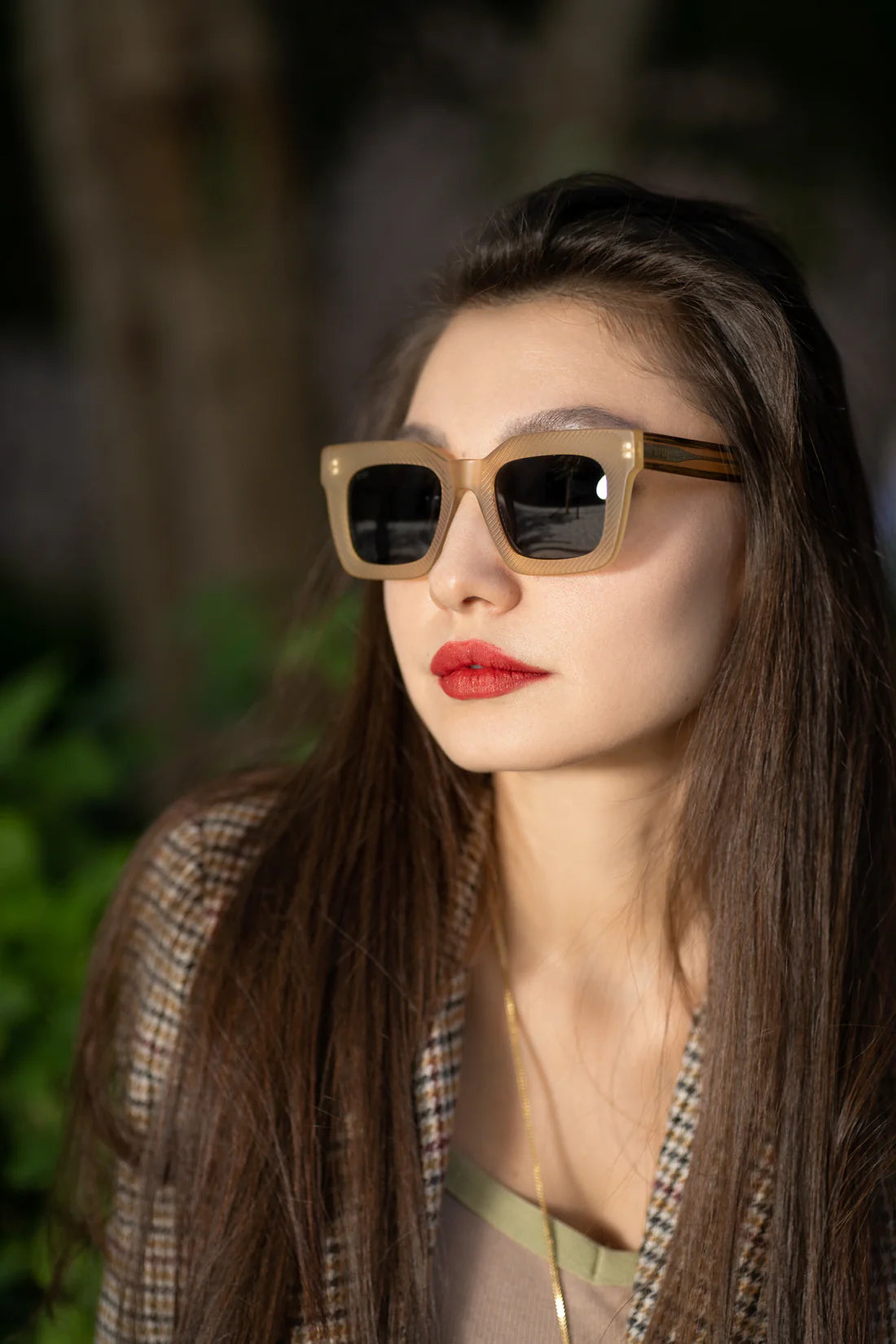 Sefsan Crimpy sunglasses with caramel full-rim frame, smoke lenses, unisex casual style, and lightweight modern design model side view 