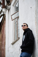 تحميل الصورة إلى عارض المعرض، Unisex Sefsan Matt Gun/Smoke sunglasses featuring sleek matte frame, smoke lenses, and contemporary fashion-forward design model front view
