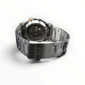 SUL EXTRAS Seiko 5 stainless steel watch with a brushed metal bracelet and deployment clasp, rear view