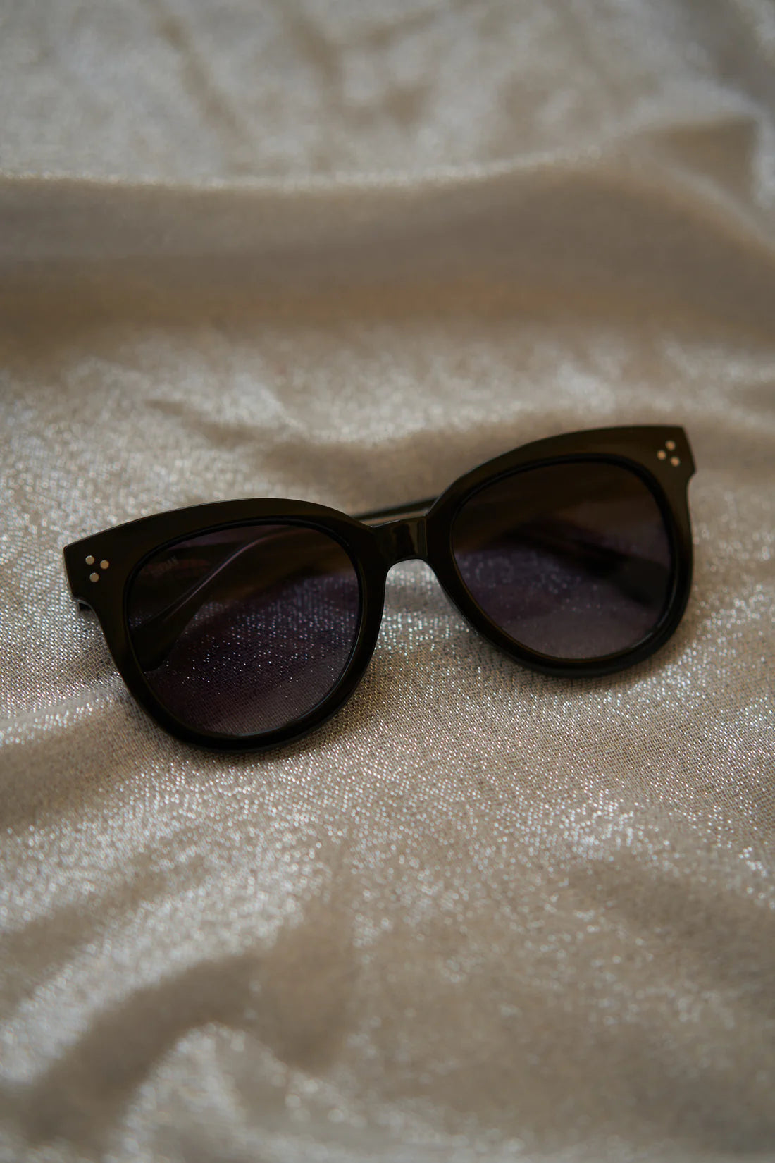 Unisex Sefsan BOBA sunglasses featuring sleek black frame, gradient smoke lenses, and contemporary everyday fashion style
