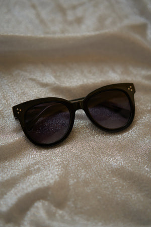 Unisex Sefsan BOBA sunglasses featuring sleek black frame, gradient smoke lenses, and contemporary everyday fashion style
