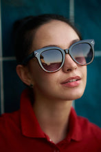 تحميل الصورة إلى عارض المعرض، Sefsan BOBA stylish sunglasses with black tortoise frame, UV-protected gradient smoke lenses, and comfortable unisex fit model close-up view 
