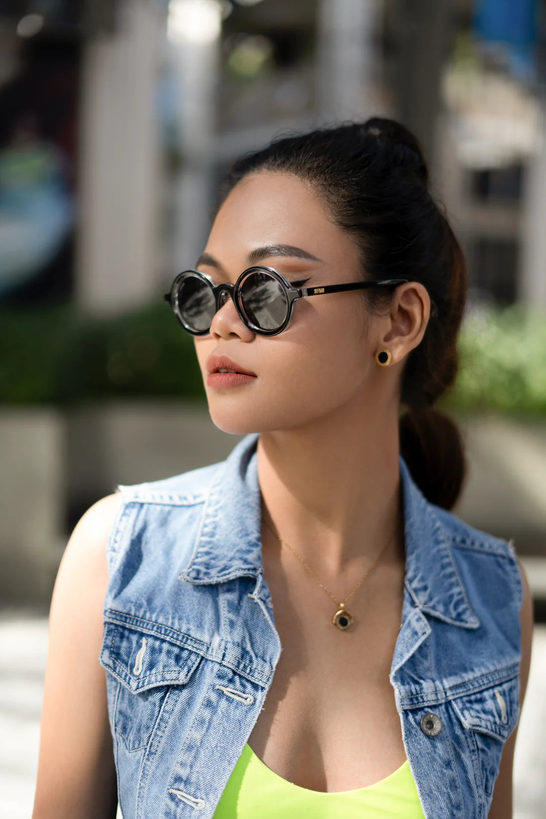 Sefsan Sphaira sunglasses with transparent transparent black frame and smoke lenses, unisex modern design, lightweight and stylish for everyday wear