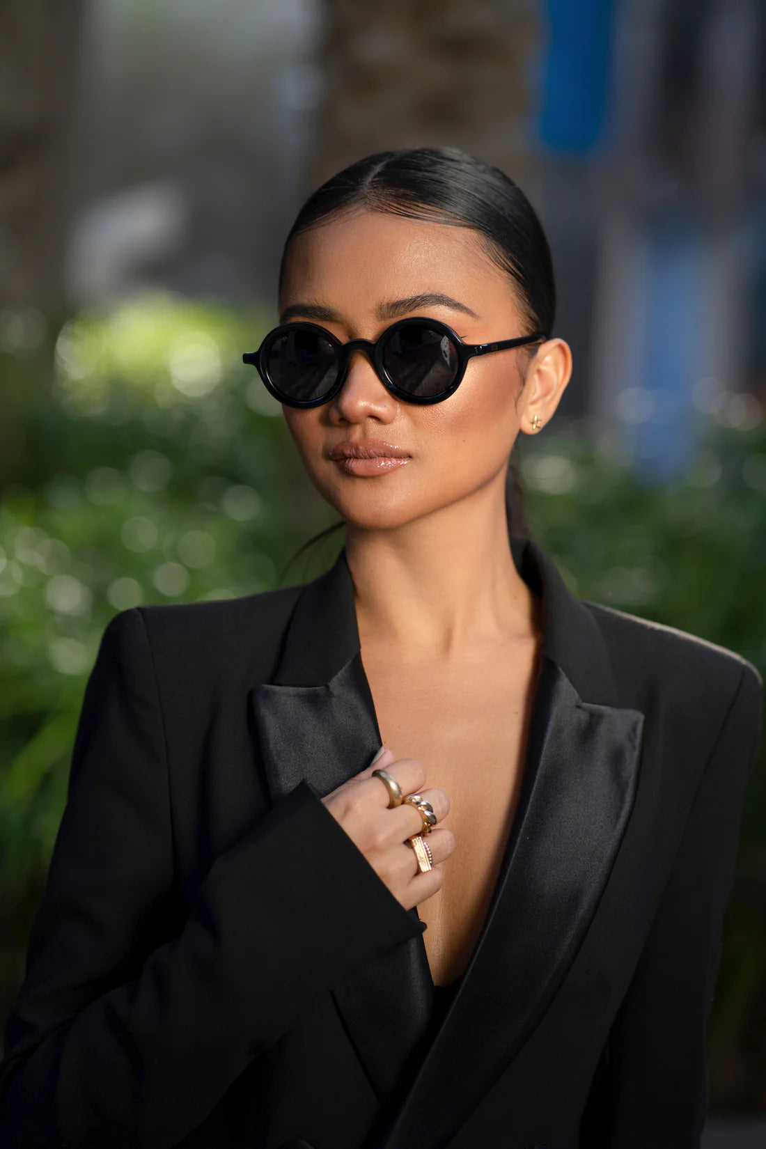 Sefsan Sphaira sunglasses with black frame and black lenses, unisex modern design, lightweight and stylish for everyday wear