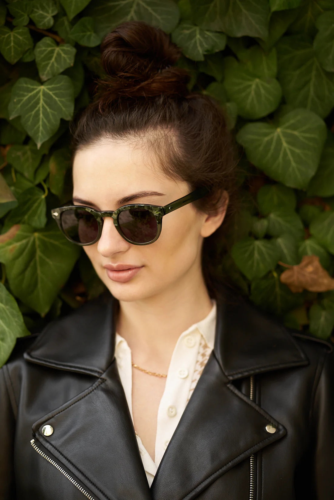 Trendy Sefsan Yang green tortoise eyewear featuring bold acetate frame, anti-reflective CR39 lenses, classic square semi-circle style, and lightweight design front view women/unisex 