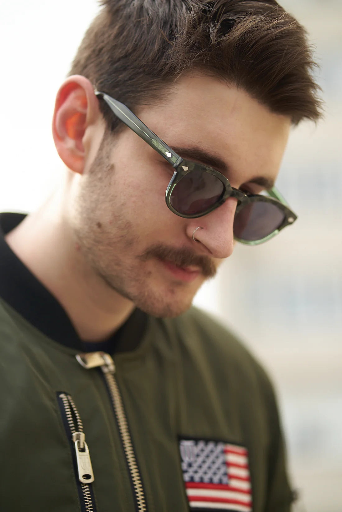 Stylish Sefsan Yang sunglasses with acetate frame, CR39 anti-UV lenses, vintage-inspired design, and full-rim classic look green tortoise men/unisex side view