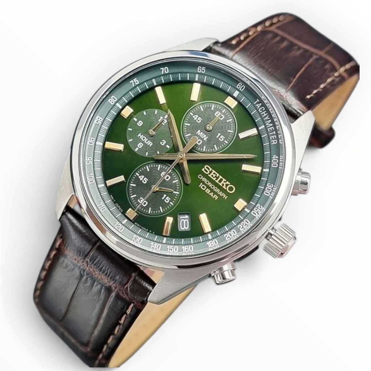 SUL EXTRAS Seiko chronograph watch with a green dial, gold-tone hands, and a brown embossed calfskin leather strap.