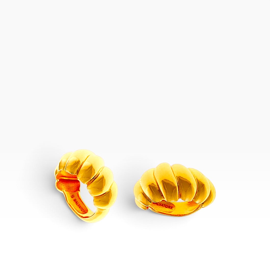 SUL EXTRAS Grace Set featuring gold ribbed hoop earrings with a matching sculptural ring in a polished finish.