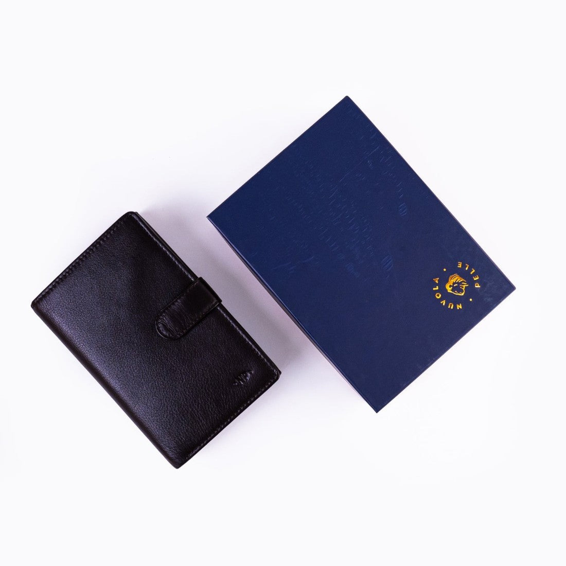SUL EXTRAS Admiral Trio bundle featuring a black Nappa leather Nuvola Pelle wallet and its signature blue gift box.