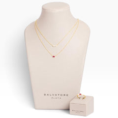 SUL EXTRAS SERALINE layered gold-plated necklace with pearls and red zirconia, displayed with matching ring on bust.