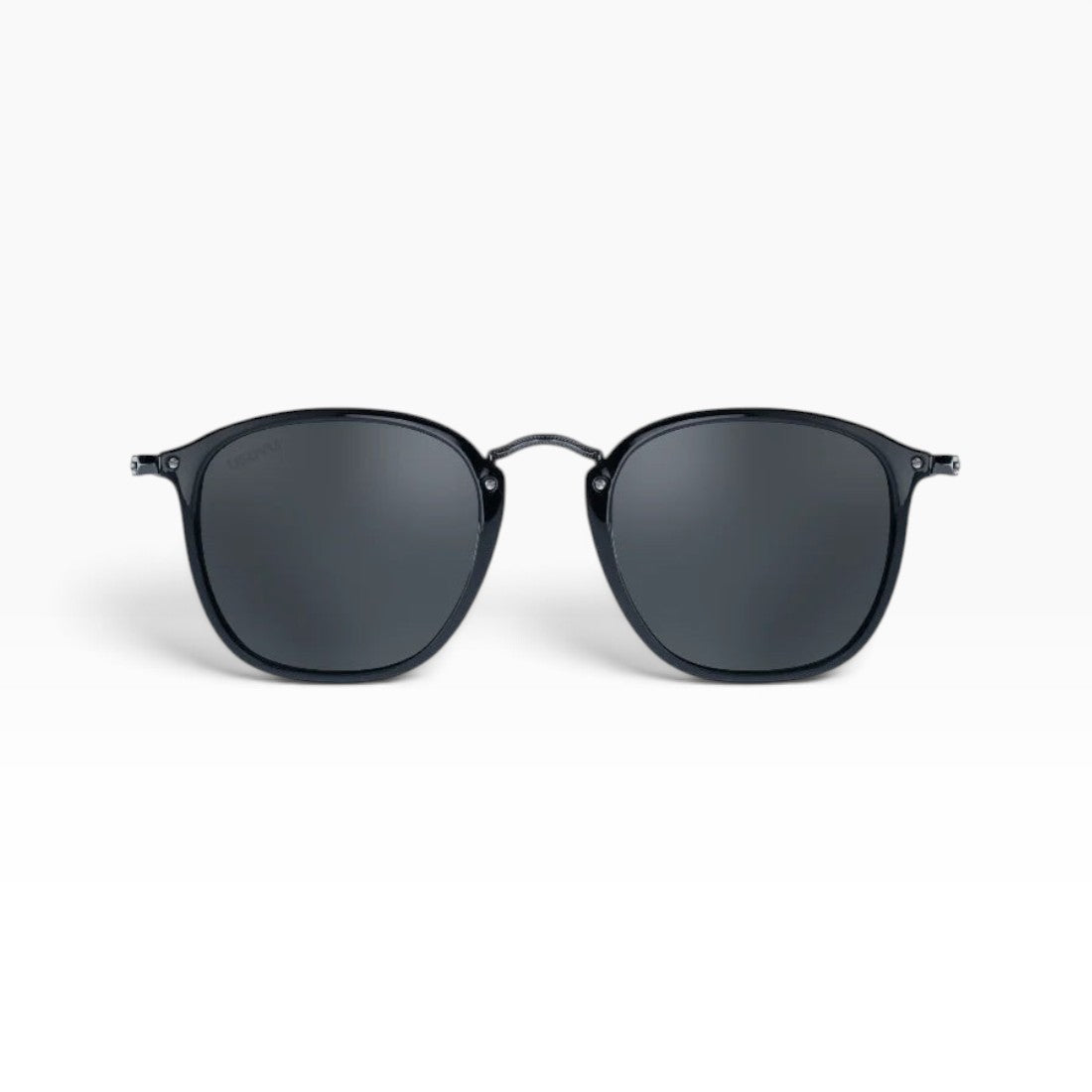 SUL EXTRAS Visi sunglasses featuring a shiny black rectangle frame with green lenses and metal stud accents.