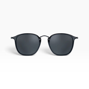 SUL EXTRAS Visi sunglasses featuring a shiny black rectangle frame with green lenses and metal stud accents.