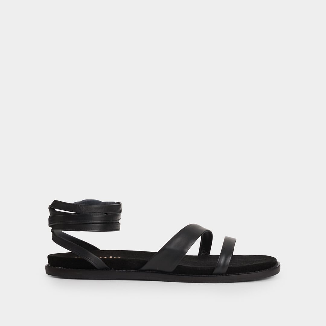 Rea Sandals